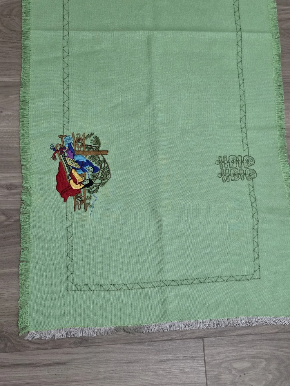 Vintage Handmade Green Linen Tablerunner Embroidered Asian Figures Weaving